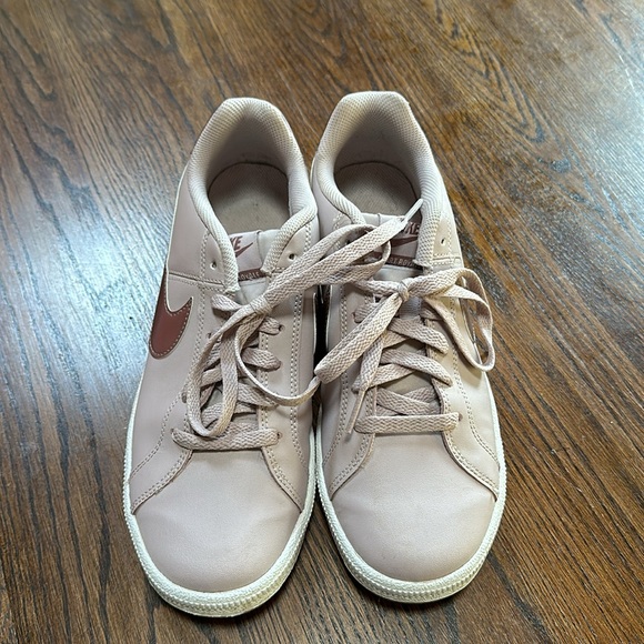 Nike Court Royale Particle Rose/Smokey Mauve size 9 women’s. Excellent Used Cond - Picture 5 of 5